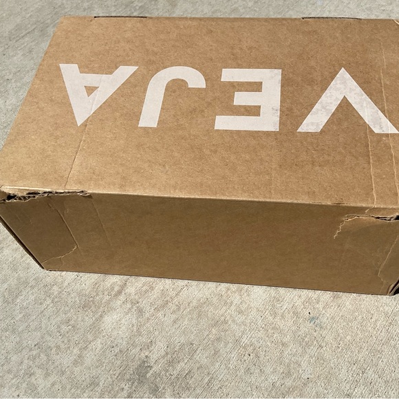 Veja Metallic Gold Sneakers - Picture 4 of 5